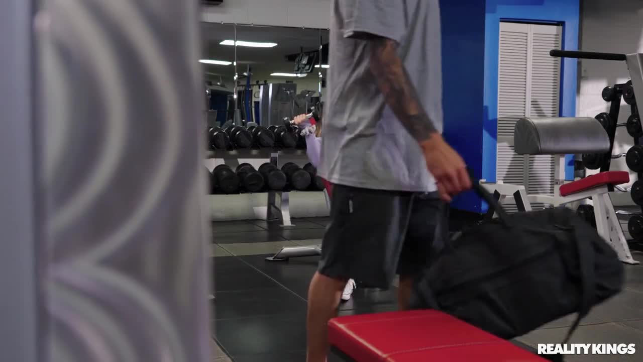 SneakySex Tomie Tang Gym Pervert Gets Lucky - Porn video | ePornXXX