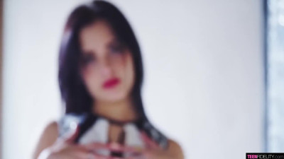 TeenFidelity E Maria Wars
