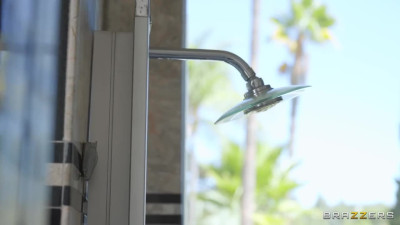 BrazzersExxtra TS Lola Morena Shower Me Off