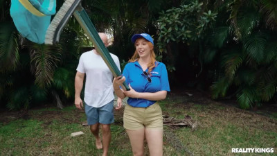 MilfHunter Lauren Phillips My MILF Pool Girls Ass