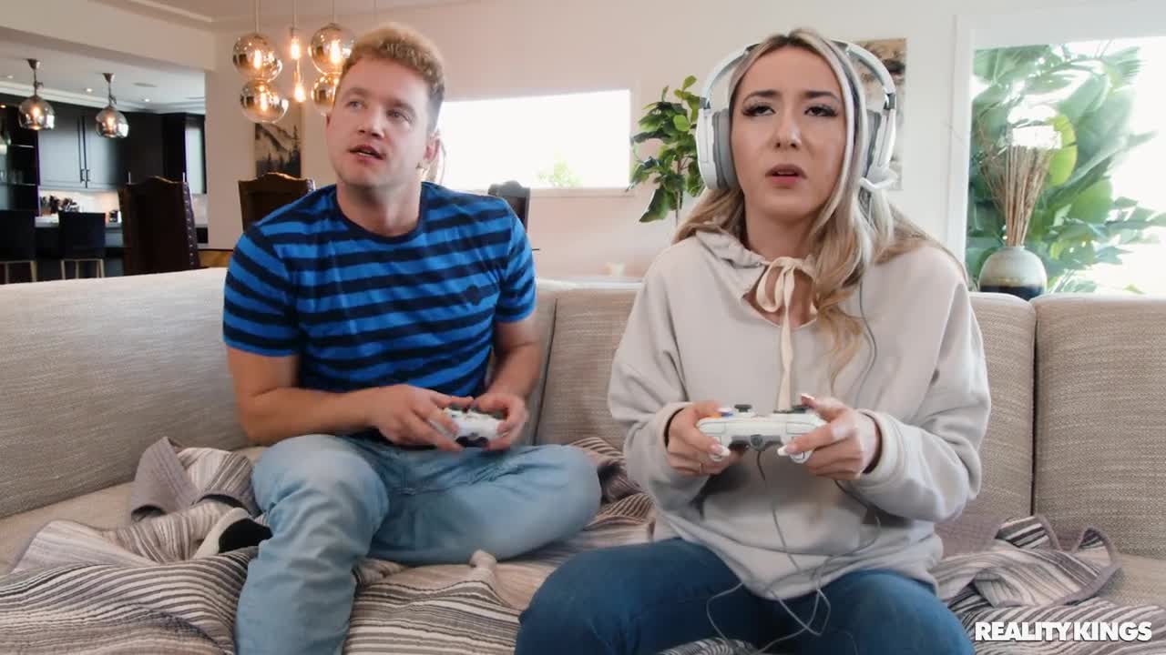 TeensLoveHugeCocks Heather Honey Hot Nerd Cucks Gamer Girlfriend - Porn video | ePornXXX
