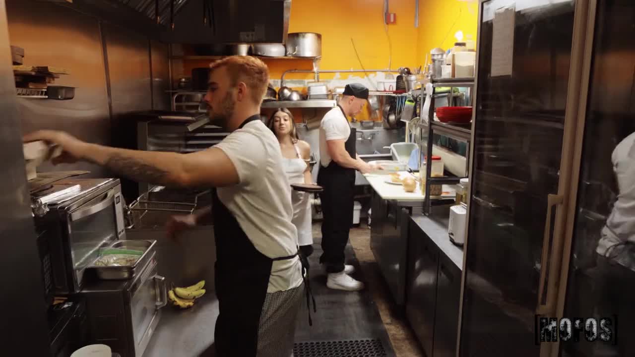 Mofos Violet Gems I Aint No Fuckin Dishwasher - Porn video | ePornXXX