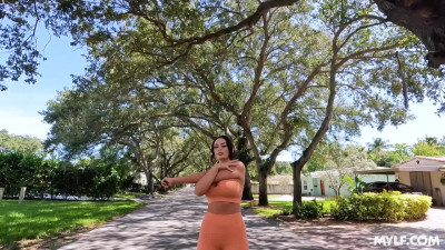 MilfBody Kiki Klout Stretching Out The Tightness