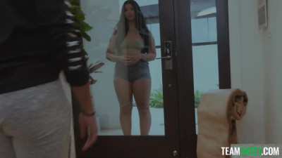 ShesNew Holly Day Thicc Goddess