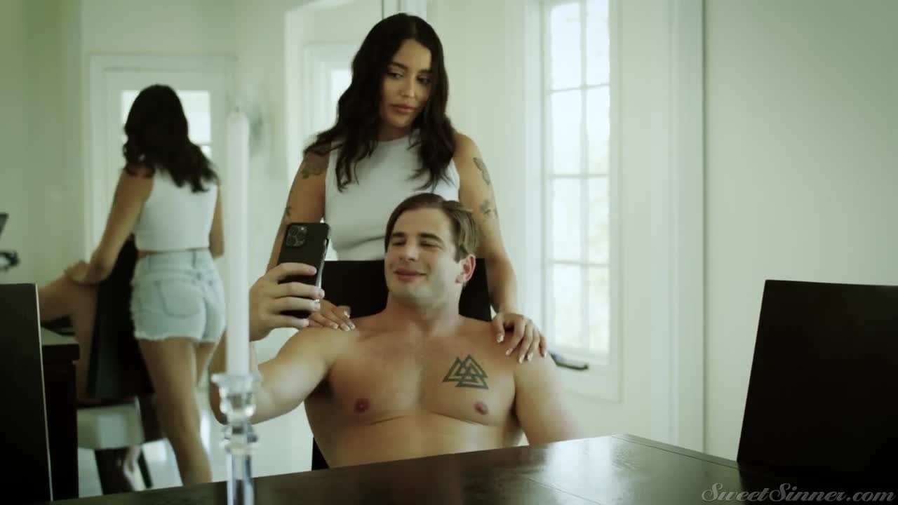 SweetSinner Kayla Paige Catfished - Porn video | ePornXXX