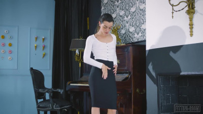 FittingRoom Bad Queen Rocy Your New Secretary