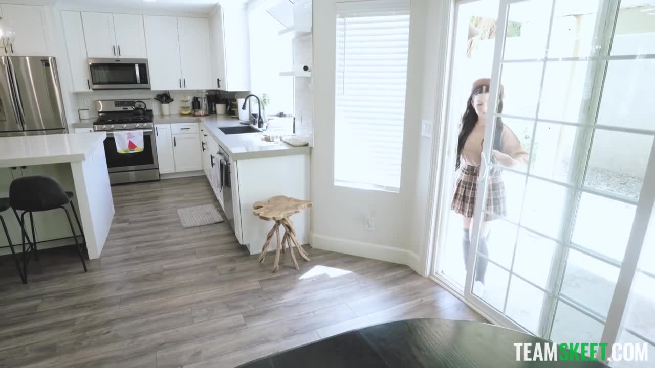 EtraSmall Lily Thot Come Find Me - Porn video | ePornXXX