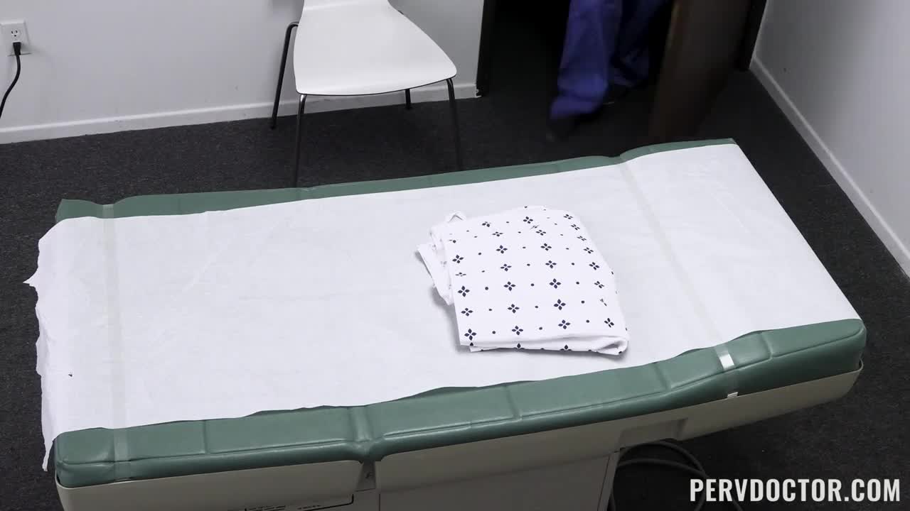 PervDoctor Hadley Haze And Mimi Monet Doctors Note - Porn video | ePornXXX