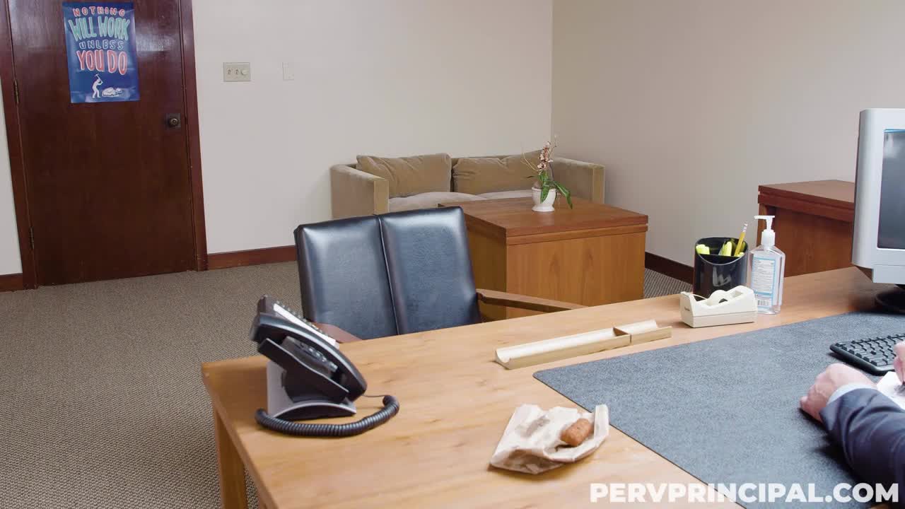 PervPrincipal Naomi Fo A Bit Of SexEd - Porn video | ePornXXX
