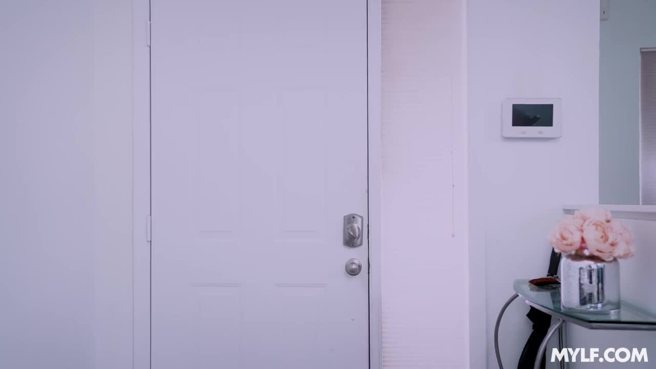 GotMylf Casca Akashova Rub Me The Right Way - Porn video | ePornXXX