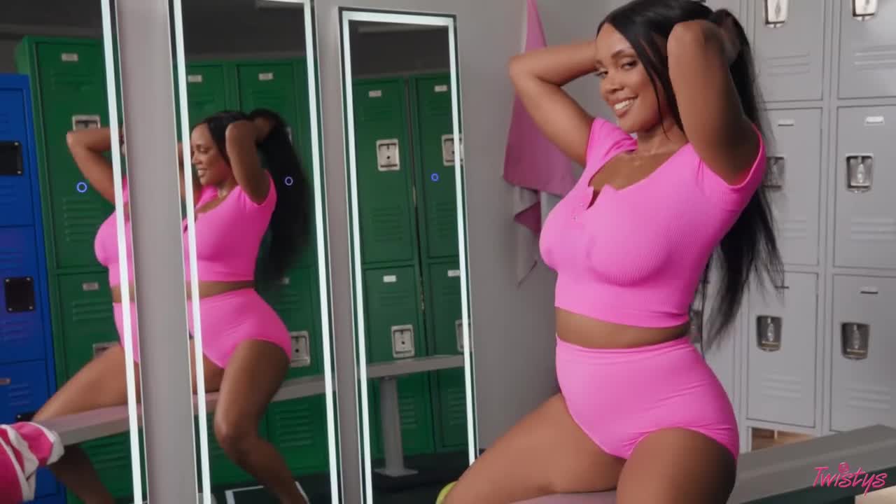 WhenGirlsPlay Ella Reese And August Skye Locker Room Licking - Porn video | ePornXXX