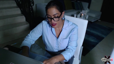 MaxineX Sexy Secretary Anal And Squirting