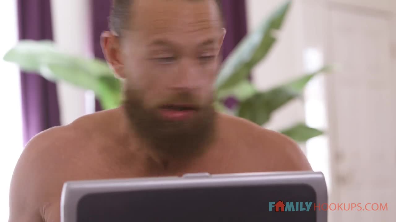 FamilyHookups Bella Luna - Porn video | ePornXXX