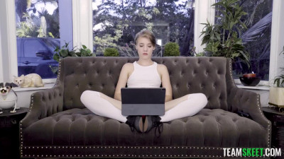 TeenPies Dakota Burns Reaching Nirvana