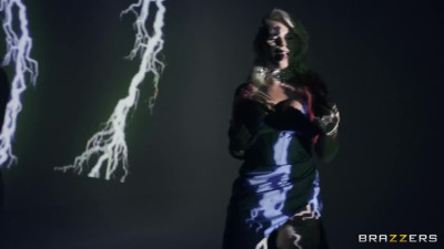 BrazzersExxtra Phoenix Marie Lunar Lust