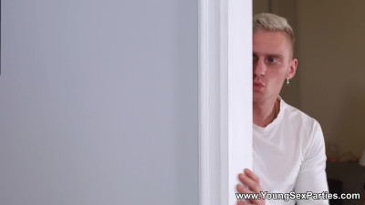 YoungSexParties Rebeca Fox And Baby Bamby Tattooed Guy With Two Teens