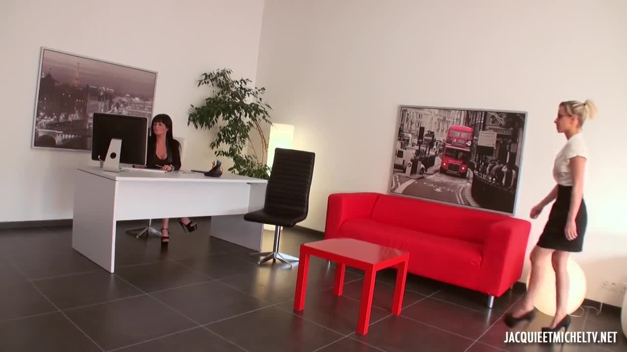 JacquieEtMichelTV Britney Wanted To See The South FRENCH - Porn video | ePornXXX