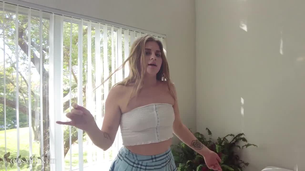 Cosmid Taylor Horn On The Couch - Porn video | ePornXXX