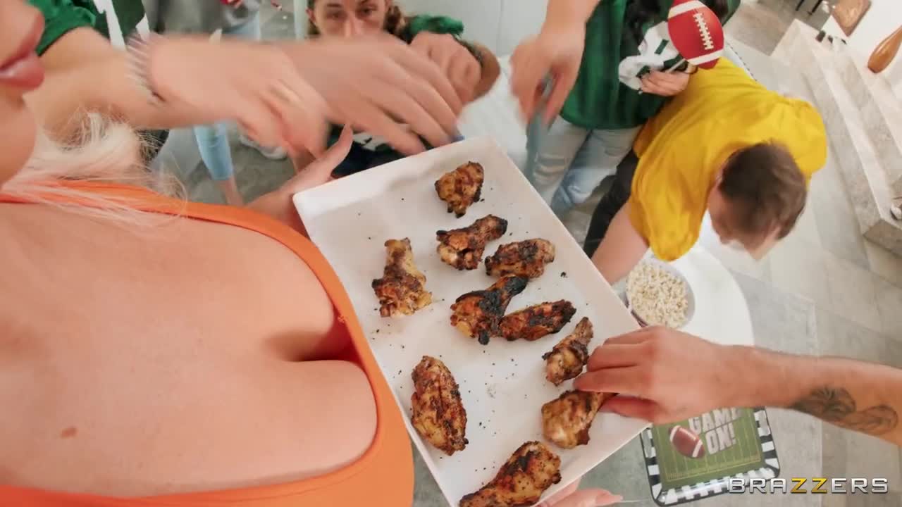 MommyGotBoobs London River Mom Throws A Football Party - Porn video | ePornXXX