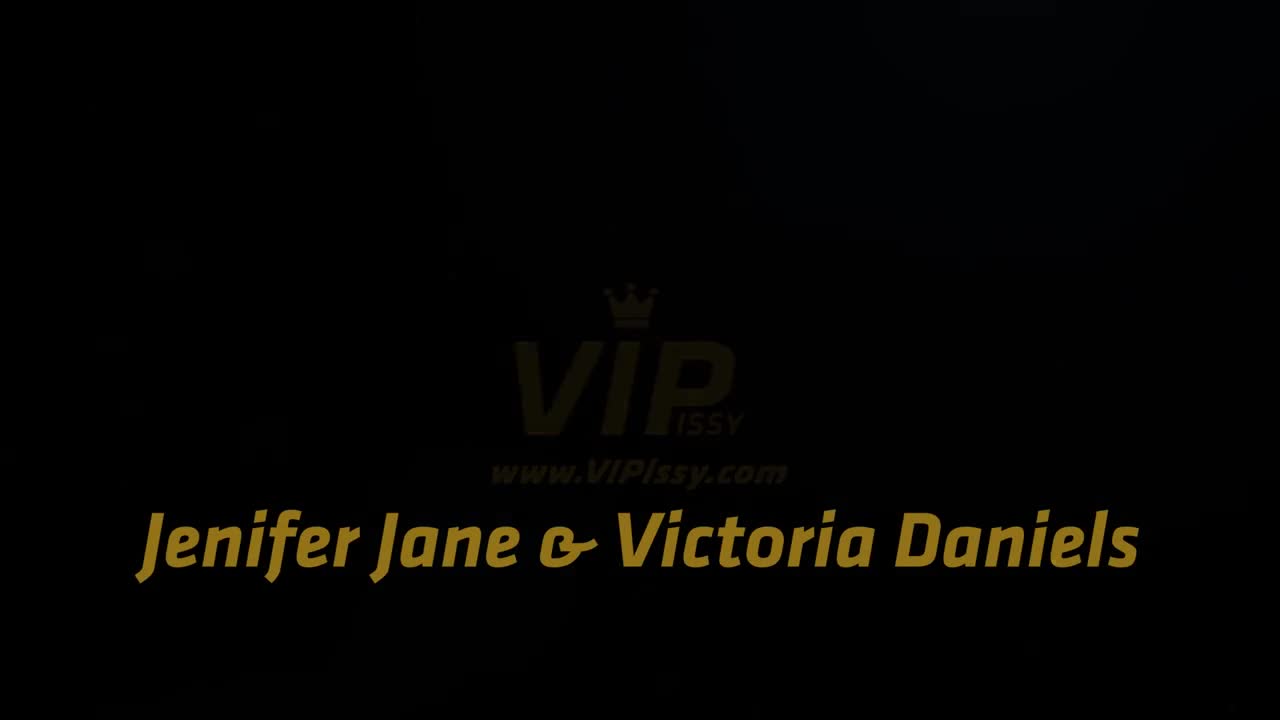 VIPissy Jenifer Jane And Victoria Daniels Sharing Showers - Porn video | ePornXXX
