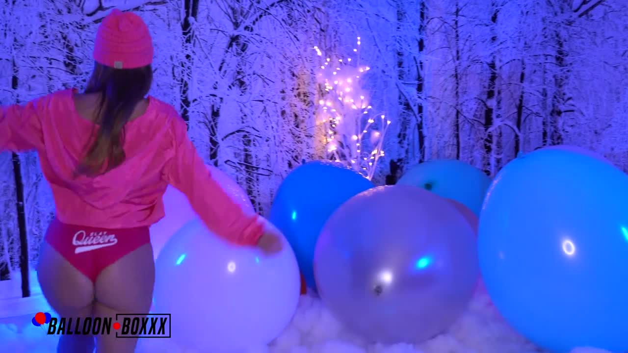AmateurBo Snow Bunny Kenzie Loves Balloons - Porn video | ePornXXX