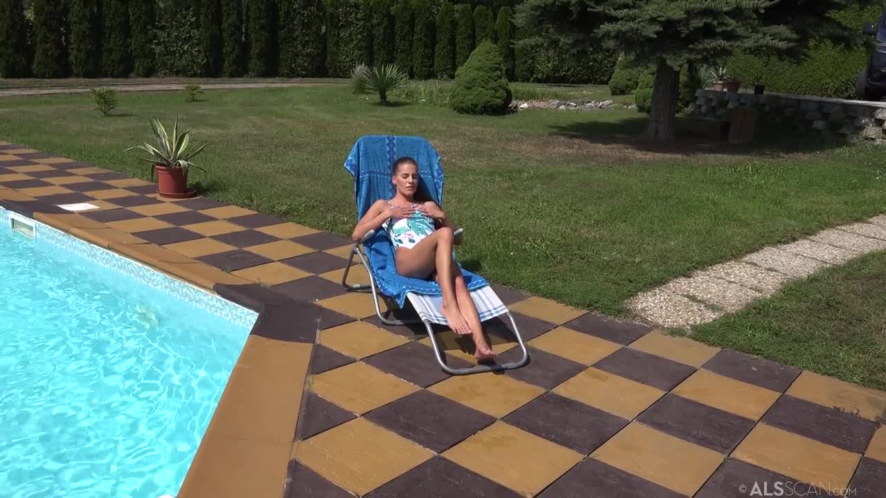 ALSScan Eveline Dellai Swimmingly - Porn video | ePornXXX
