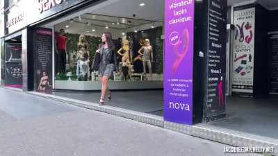 JacquieEtMichelTV Clemence Knew She Was Knocking On The Right Door FRENCH