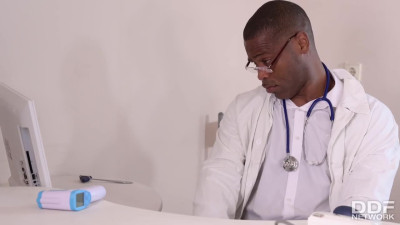 HandsOnHardcore Venera Maxima Horny Housewife Gets DP At Doctors Office