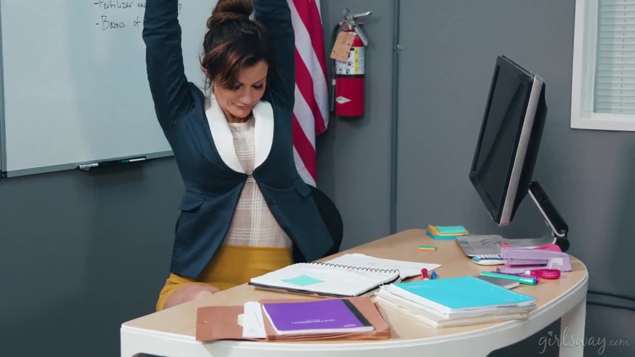 GirlsWay Scarlett Mae And Becky Bandini Teachers Private Time - Porn video | ePornXXX