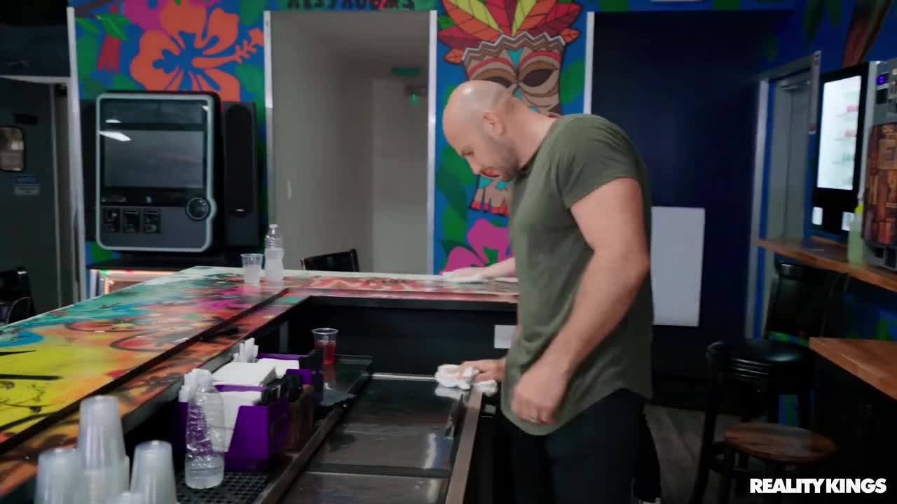 SneakySex Willow Ryder Shooting His Shot - Porn video | ePornXXX