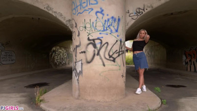 PJGirls Julia Parker Julia under the Bridge