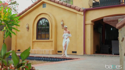 Babes Skye Blue Taking The Plunge