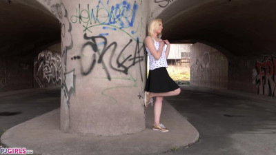 PJGirls Tina Gold Tina Gold Under the Bridge