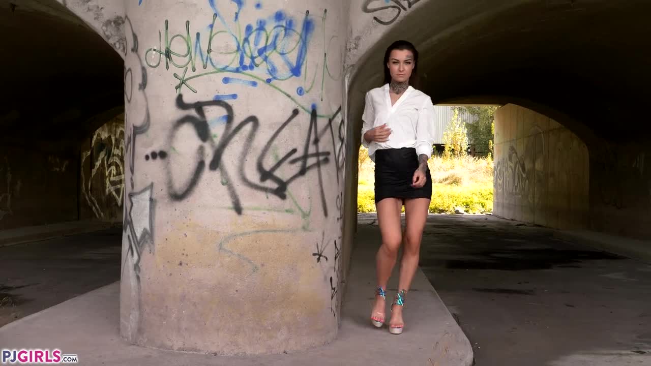 PJGirls Tabitha Poison Tabitha under the bridge - Porn video | ePornXXX