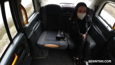 SexInTaxi E Lady Gang CZECH