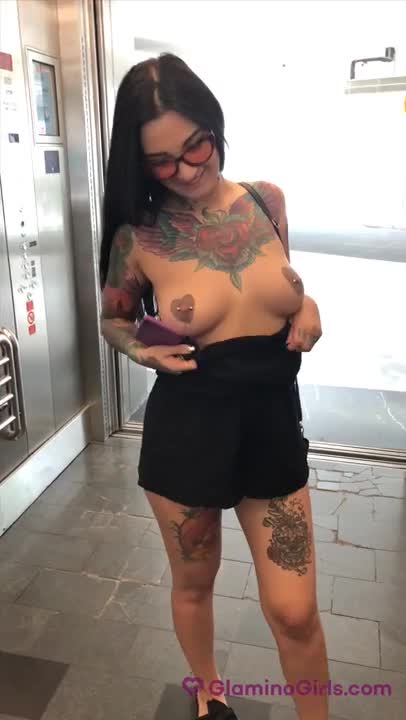 GlaminoGirls Adel Asanty Video Adel Goes Crazy In Shopping Centre VERTICAL - Porn video | ePornXXX