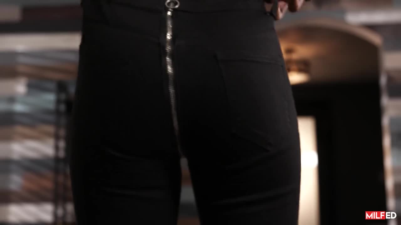Milfed September Reign Sneaky MILF - Porn video | ePornXXX