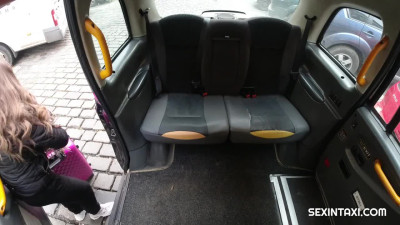 SexInTaxi E Sereyna Gomez CZECH