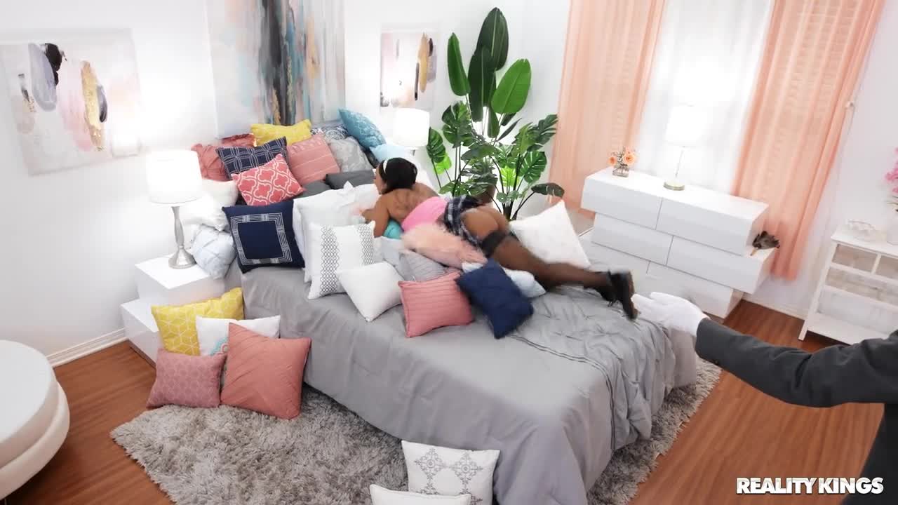 RKPrime Cali Caliente PillowHumping Humpette Cant Hide - Porn video | ePornXXX