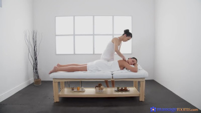MassageRooms Leanne Lace And Alina Crystall