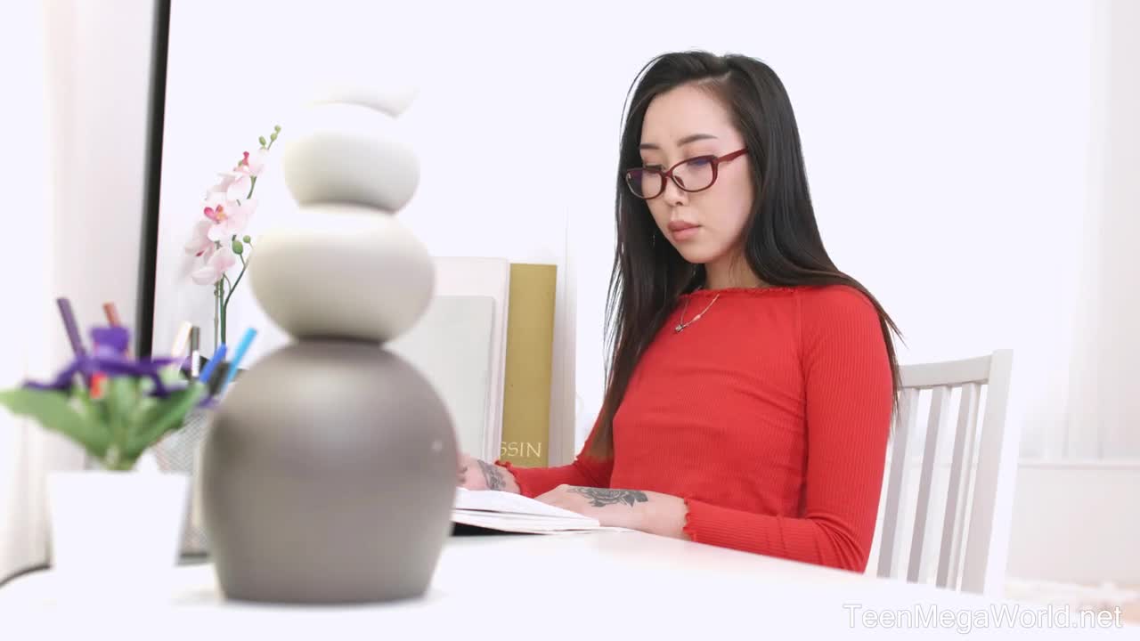 TeenSexMovs Li Loo Hottie In Glasses Rules Dudes Dick - Porn video | ePornXXX