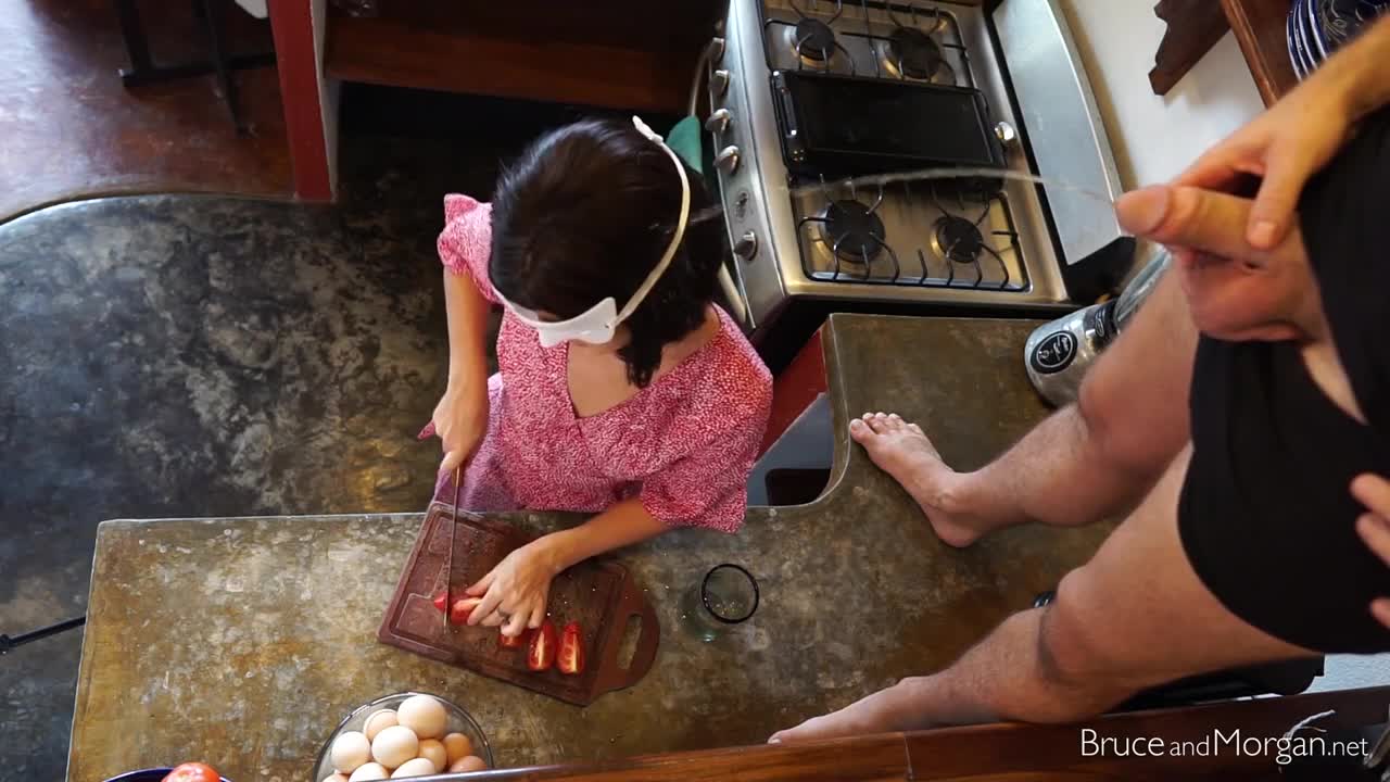 BruceAndMorgan Intermittent Showers WEIRD - Porn video | ePornXXX