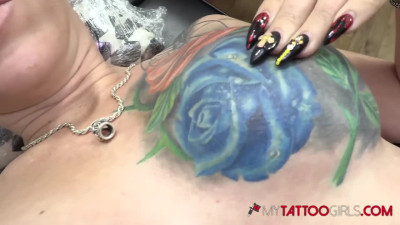 AltErotic Marie Bossette Gets Horny During A Tattoo Touch Up