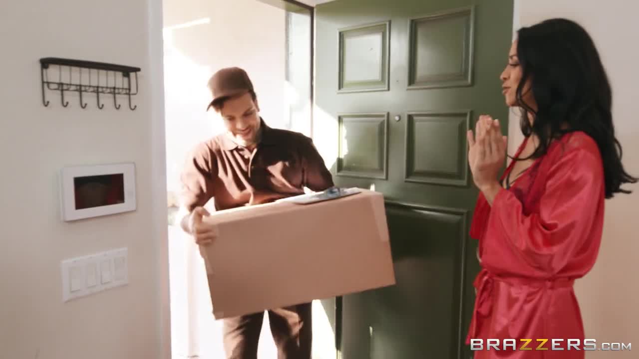 BrazzersExxtra Abby Lee Brazil Dicklivery - Porn video | ePornXXX