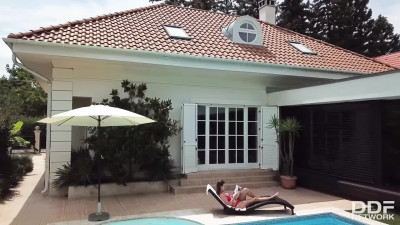 HotLegsAndFeet Jenifer Jane Bikini Babe Footjobs Poolside