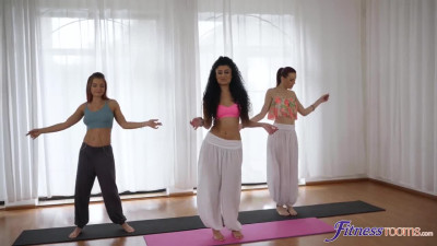 FitnessRooms Renata Fox Charlie Red And Marina Maya
