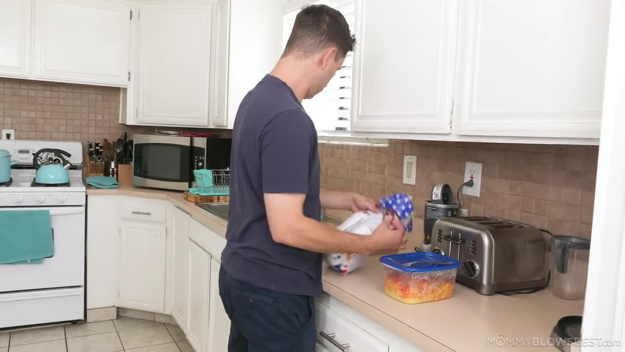 MommyBlowsBest Becky Bandini First Customer - Porn video | ePornXXX
