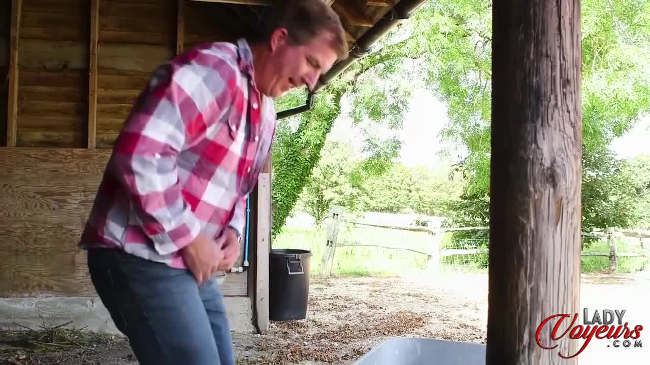 LadyVoyeurs Chloe Toy Farmers Break - Porn video | ePornXXX