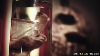 BrazzersExxtra Kendra Spade Creeping In Her Crypt