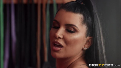 BigButtsLikeItBig Romi Rain Spotting Her Ass